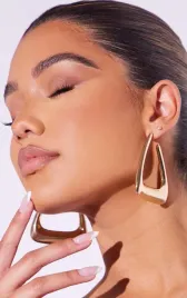 zlote-kolczyki-sztyfty-trojkaty-prettylittlething