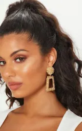 zlote-kolczyki-prostokaty-sztyfty-prettylittlething