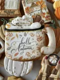 ciastko-lukrowane-kubek-kawa-hello-autumn