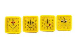 budzik-dla-dzieci-buzka-emoji-emotikon-zolty-zegar-z-alarmem-zestaw-4szt