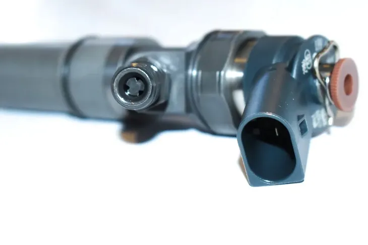 wtryskiwacz-bmw-e46-e53-x5-e60-e61-e65-320d-330d-530d-730d-13537789661-producent-czesci-bosch