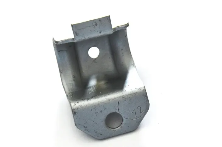 uchwyt-gumy-stabilizatora-tyl-przod-bmw-e24-e28-e32-e34-e36-e38-e46-e85-z3-producent-czesci-bmw-oe