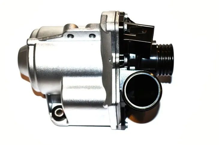 pompa-wody-elektryczna-bmw-e60-e70-e81-e84-e90-e91-11515a05704-waga-z-opakowaniem-4-kg