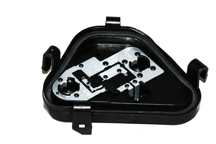 zaslepka-pokrywka-bmw-e12-e21-e24-e30-e31-e32-e34-producent-czesci-bmw-oe-stan-nowy