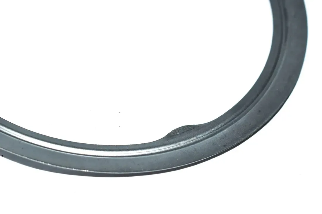 uszczelka-wydechu-katalizatora-bmw-e60-e61-e63-e65-stan-nowy