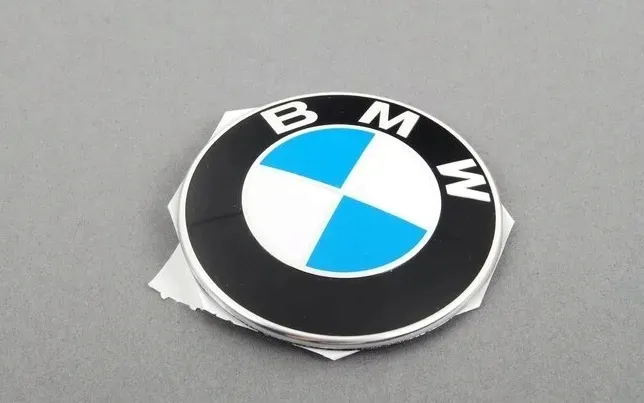 emblemat-znaczek-przod-tyl-bmw-e81-e87-e63-e64-z4-srednica-8-2-cm