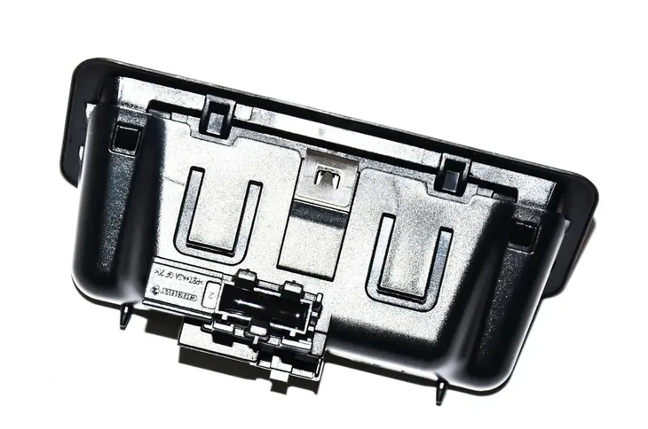 przycisk-mikroprzelacznik-tylnej-klapy-bmw-e60-e61-producent-czesci-bmw-oe