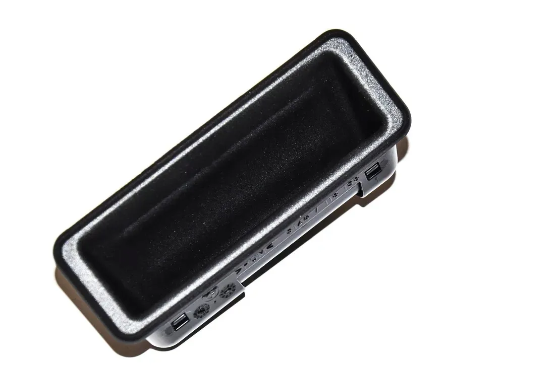 przycisk-mikroprzelacznik-tylnej-klapy-bmw-e60-e61-stan-nowy