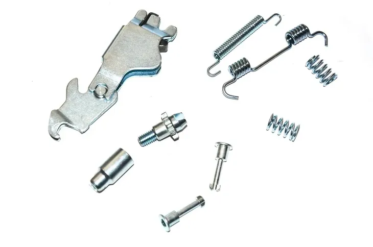 zestaw-naprawczy-szczek-bmw-e39-e46-e53-e60-e61-producent-czesci-lcc