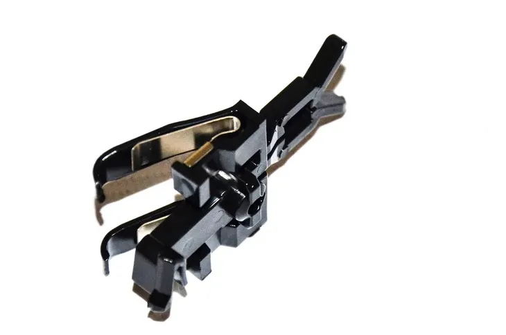 hak-mocowanie-szyberdachu-bmw-e34-e32-e39-e53-x5-e60-e65-e83-x3-730-735-740-producent-czesci-bmw-oe