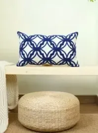 poszewka-na-poduszke-z-haftowanym-geometrycznym-wzorem-30x50cm-1szt