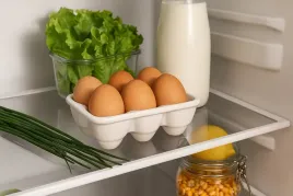 porcelanowy-polmisek-na-jajka-wytloczka-biala