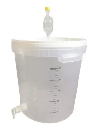 pojemnik-fermentacyjny-rurka-kran-balon-piwa-wina-wiadro-na-wino-z-pokrywa