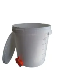 pojemnik-na-miod-hobok-plastikowy-kran-odstojnik