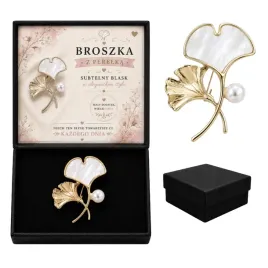 broszka-lisc-ginkgo-z-perlowym-detalem-i-kartka-w-czarnym-pudelku