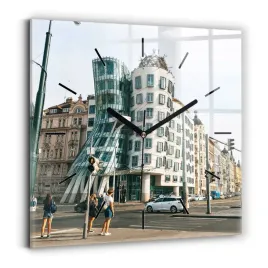 dekoracyjny-zegar-szklany-na-sciane-z-grafika-tanczacy-dom-praga-30x30-cm