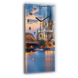 duzy-pionowy-zegar-szklany-do-mieszkania-ze-wzorem-widok-na-ratusz-30x60-cm
