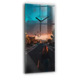 zegar-szklany-nowoczesny-ze-stylowym-nadrukiem-kobieta-na-drodze-30x60-cm