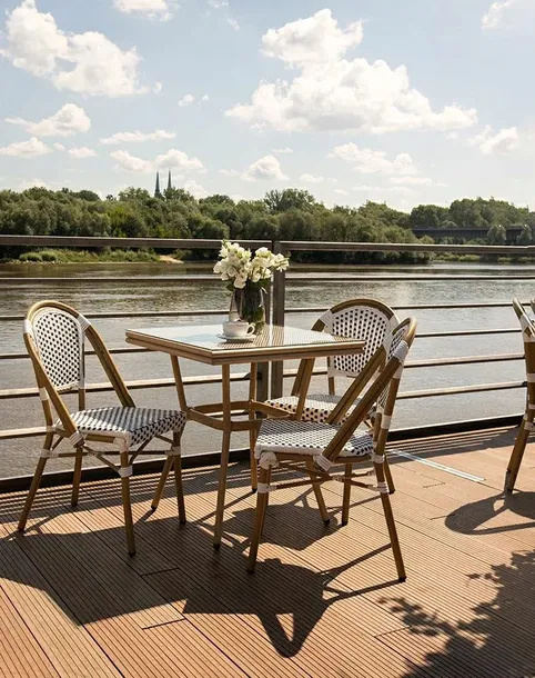 krzeslo-cafe-paris-biale-rattan-szerokosc-mebla-57-cm