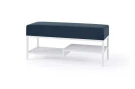 stylowa-granatowa-lawka-z-polka-na-bialym-stelazu-mello-100-do-przedpokoju
