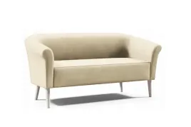 tapicerowana-bezowa-sofa-do-salonu-pero-3-z-nogami-bukowymi