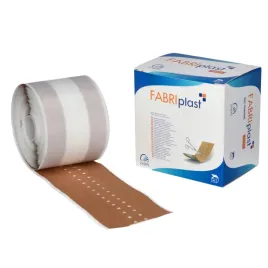 plaster-tkaninowy-z-opatrunkiem-6cm-x-1m-fabriplast-zarys