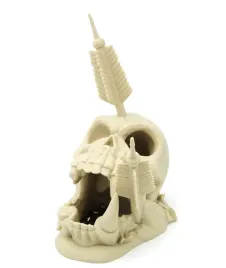 czaszka-z-wbita-strzala-wieza-do-kosci-skull-dice-tower