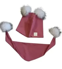 czapka-i-komin-malaga-roz-wisniowy-z-pomponami