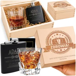 zestaw-czarna-piersiowka-szklanka-na-whisky-prezent-na-wieczor-kawalerski