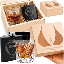 zestaw-czarna-piersiowka-szklanka-na-whisky-prezent-wieczor-kawalerski