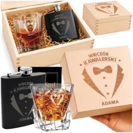 zestaw-czarna-piersiowka-szklanka-na-whisky-prezent-wieczor-kawalerski-slub