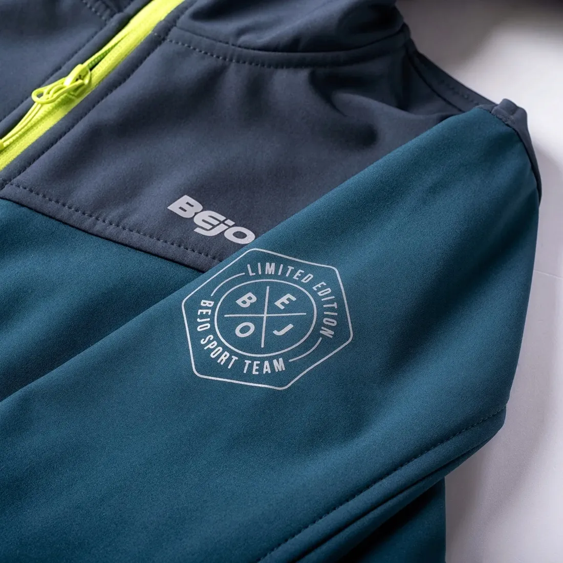 dziecieca-kurtka-softshell-zeref-bejo-152-stan-nowy