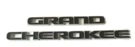 grand-cherokee-emblemat-znaczek-czarny-srebrna-obwodka