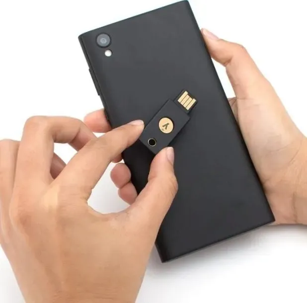 yubikey-5-nfc-cechy-dodatkowe-woodoodporny-kurzoodporony-odporny-na-wibracje-i-upadki