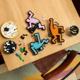 lego-art-keith-haring-tanczace-postacie