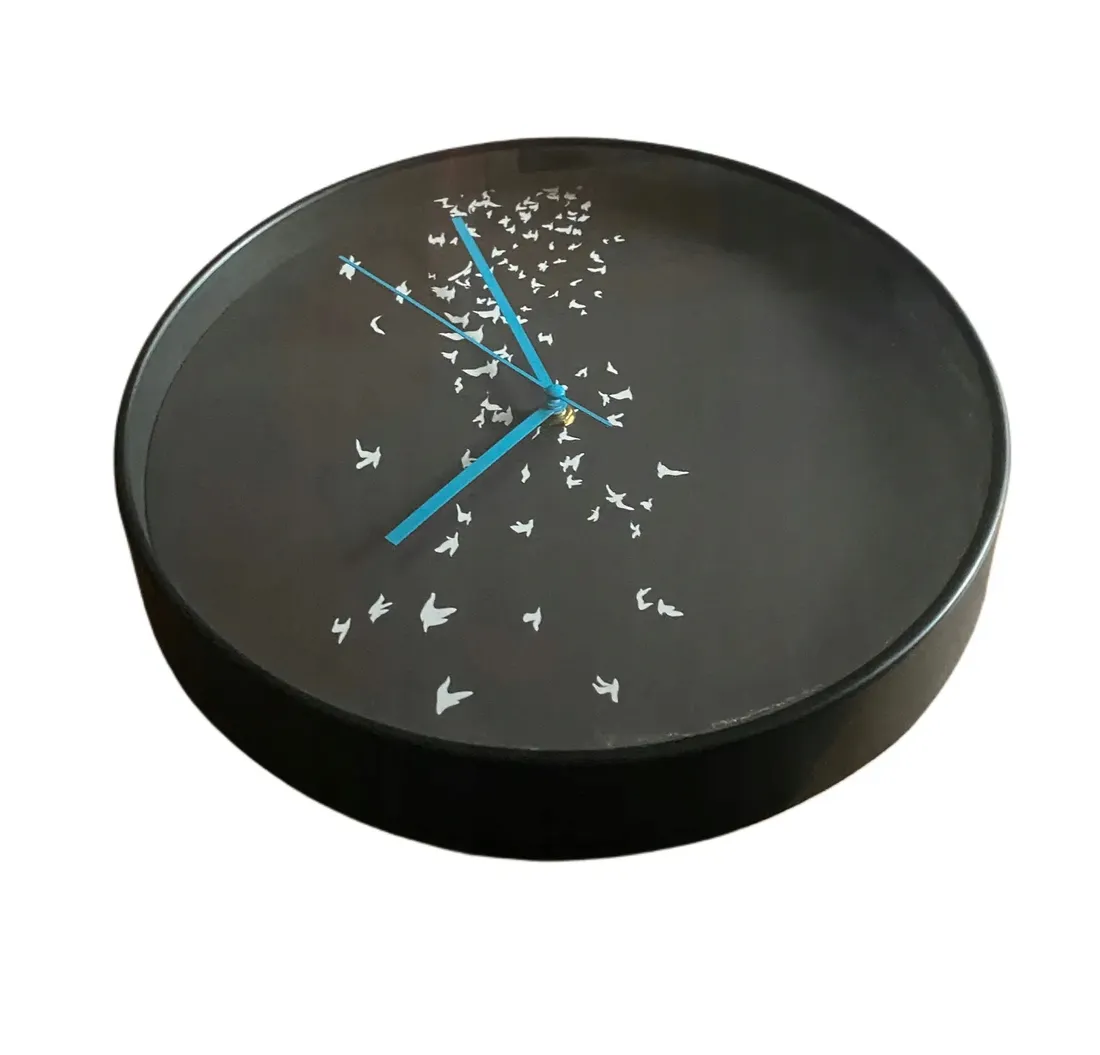 zegar-scienny-czarny