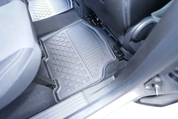 renault-kangoo-e-tech-2021-teraz-guardliner-604009-informacje-dodatkowe-bezzapachowe-korytkowe-mocowania-w-zestawie