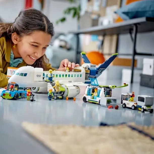 lego-city-samolot-pasazerski-60367-liczba-elementow-913