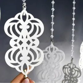 panel-azurowy-z-koralikami-i-zawieszkami-130x100cm-bialy