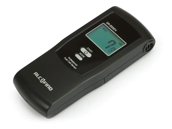 alkomat-elektrochemiczny-da-8500e-100ust-zasilanie-baterie-aaa