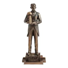 figurka-nikola-tesla-trzymajacy-model-wiezy-veronese-wu76912a4