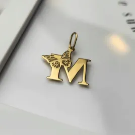 zlota-zawieszka-literka-m-z-motylem-pr-585