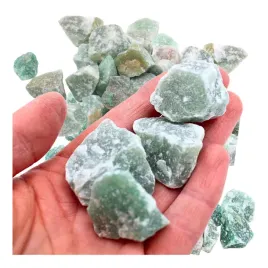 jadeit-zielony-surowy-kamien-naturalny-kamien-harmonii-spokoju-i-rownowagi