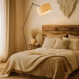 regulowana-lampa-podlogowa-do-sypialni-zoe-rattan