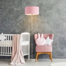 lampa-podlogowa-do-pokoju-dzieciecego-z-rozowym-abazurem-eva
