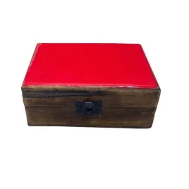 drewniane-pudelko-z-ceramiczna-powloka-czerwone