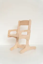 regulowane-krzeselko-dzieciece-z-naturalnego-drewna-ergonomiczne