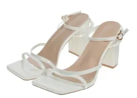shein-biale-lakierowane-sandaly-na-slupku-z-paskami-39-1ja