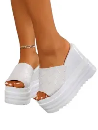 shein-biale-klapki-damskie-na-platformie-z-wzorem-warkocza-395-1ka