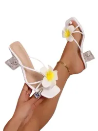 shein-biale-klapki-damskie-z-ozdoba-kwiatowa-375-1ha